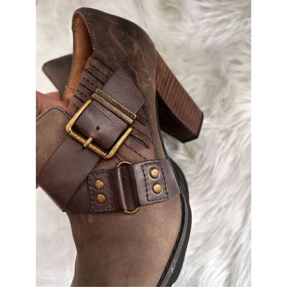 Clark’s brown/gray shoes size 7 m - Picture 4 of 8